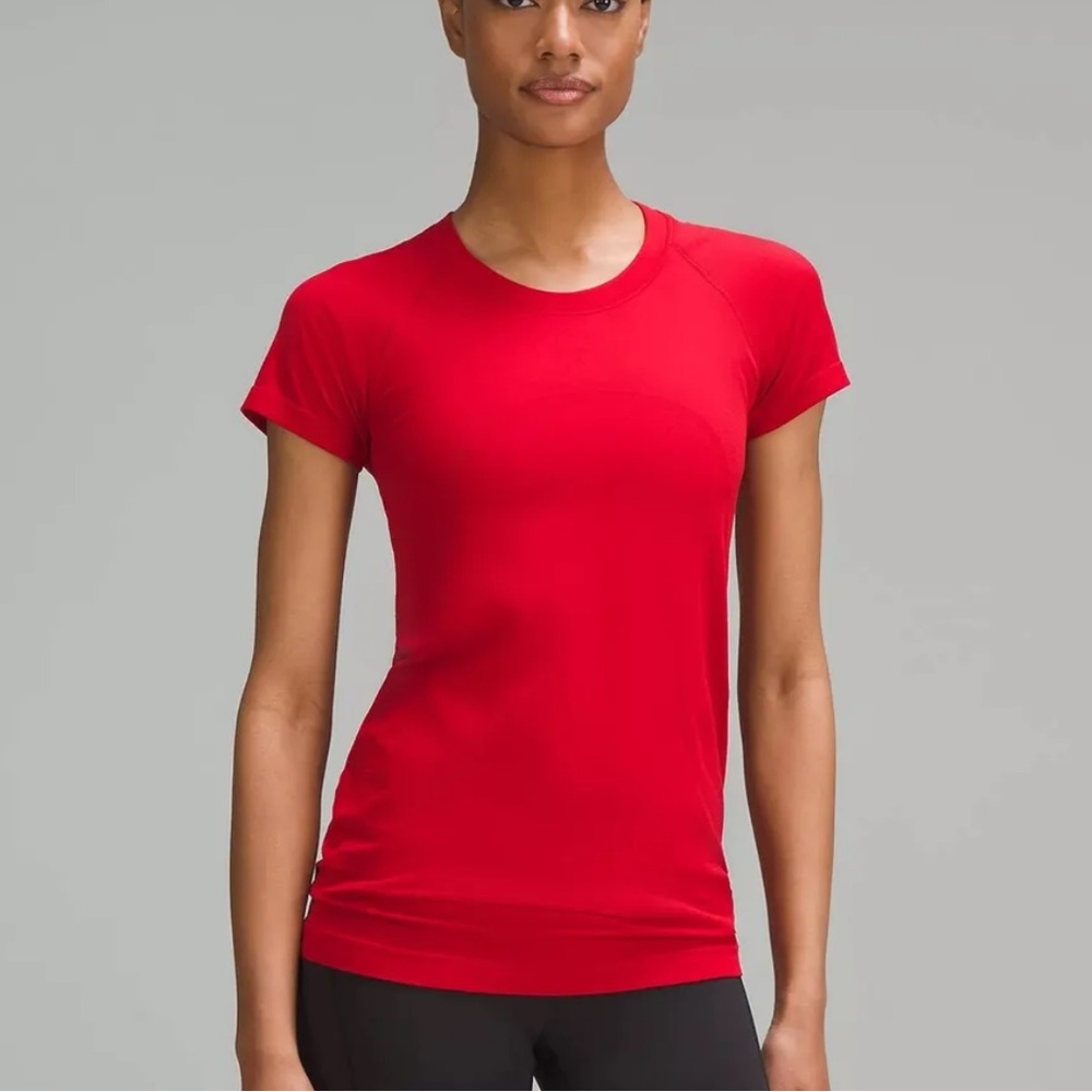 lululemon red swiftly tech, size 4 !!